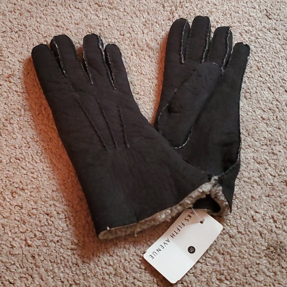 Brand new Saks fifth Avenue leather gloves